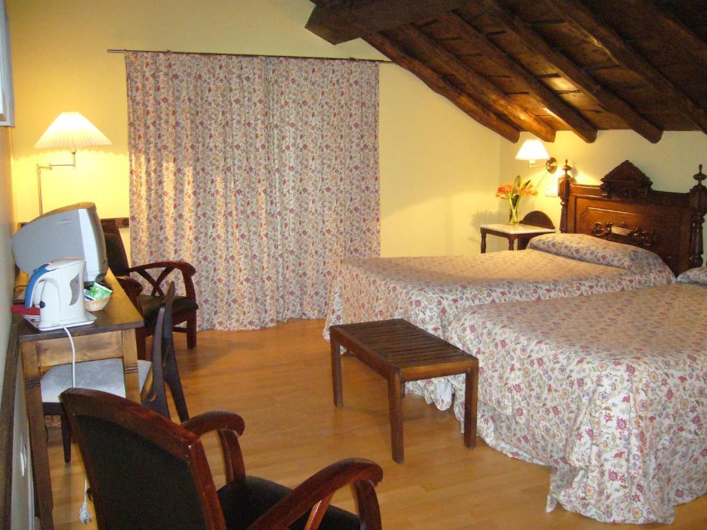 Hotel Rural Casa Roja Cadavedo Oda fotoğraf